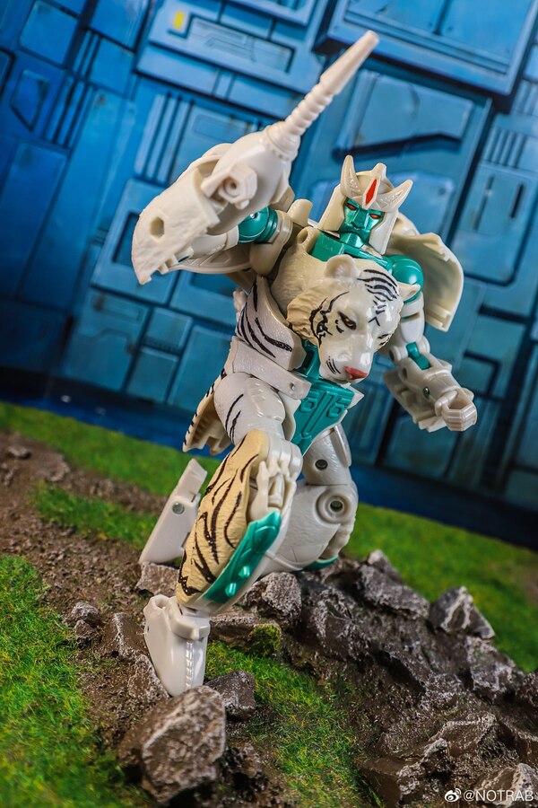 transformers kingdom tigatron toy